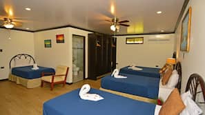 Premium bedding, memory foam beds, in-room safe, free WiFi