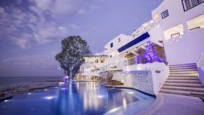 3 outdoor pools, pool umbrellas, pool loungers