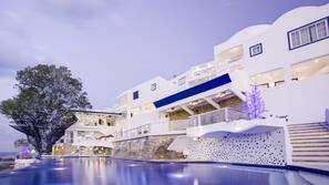 3 outdoor pools, pool umbrellas, pool loungers