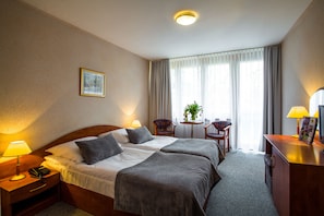 Double Room | In-room safe, desk, free cribs/infant beds, free WiFi