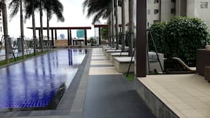 2 outdoor pools