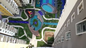 2 outdoor pools