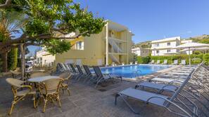 2 outdoor pools, pool umbrellas, pool loungers