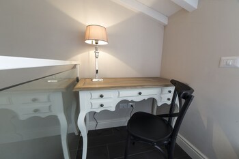 Gold Ognissanti Suite Deals Reviews Florence Ita Wotif - 