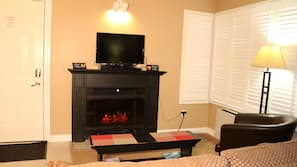 Flat-screen TV, fireplace, DVD player