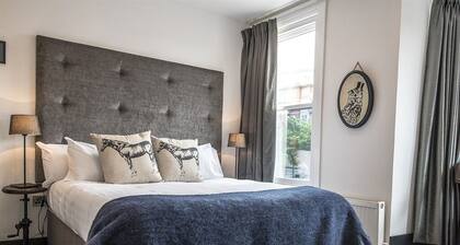 Peaky Blinders Accommodation & Bar
