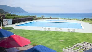 Seasonal outdoor pool