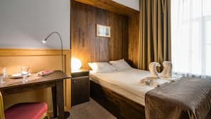 Tabla de planchar con plancha, wifi gratis, ropa de cama