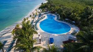 3 outdoor pools, pool umbrellas, sun loungers