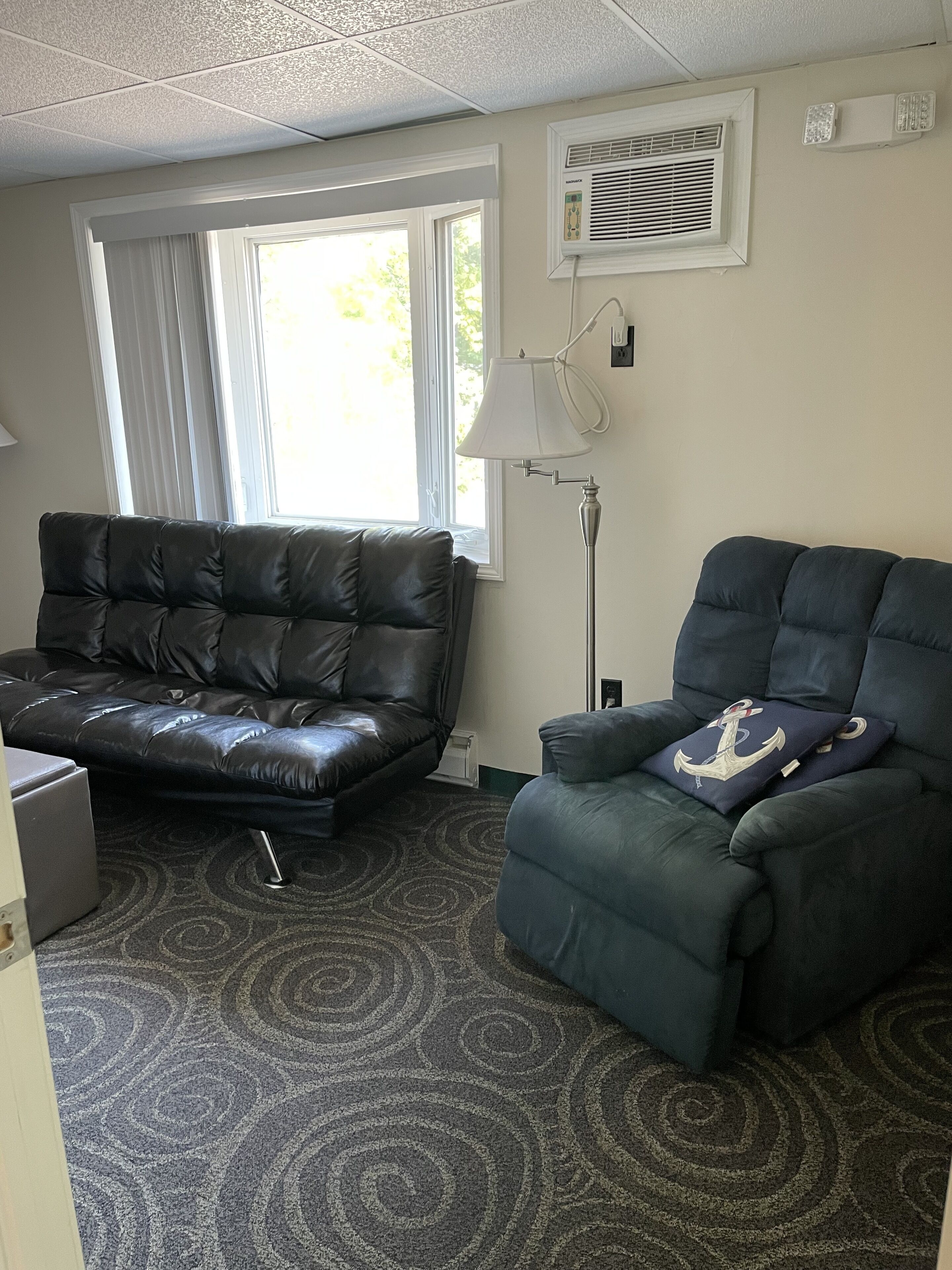 Carbone's Beachside Suites in Utica, United States