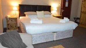 Iron/ironing board, cots/infant beds