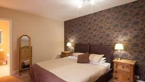 Iron/ironing board, cots/infant beds