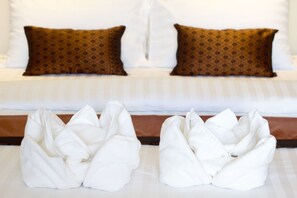 Deluxe Room, 1 King Bed, Garden View | Premium bedding, minibar, in-room safe, free WiFi