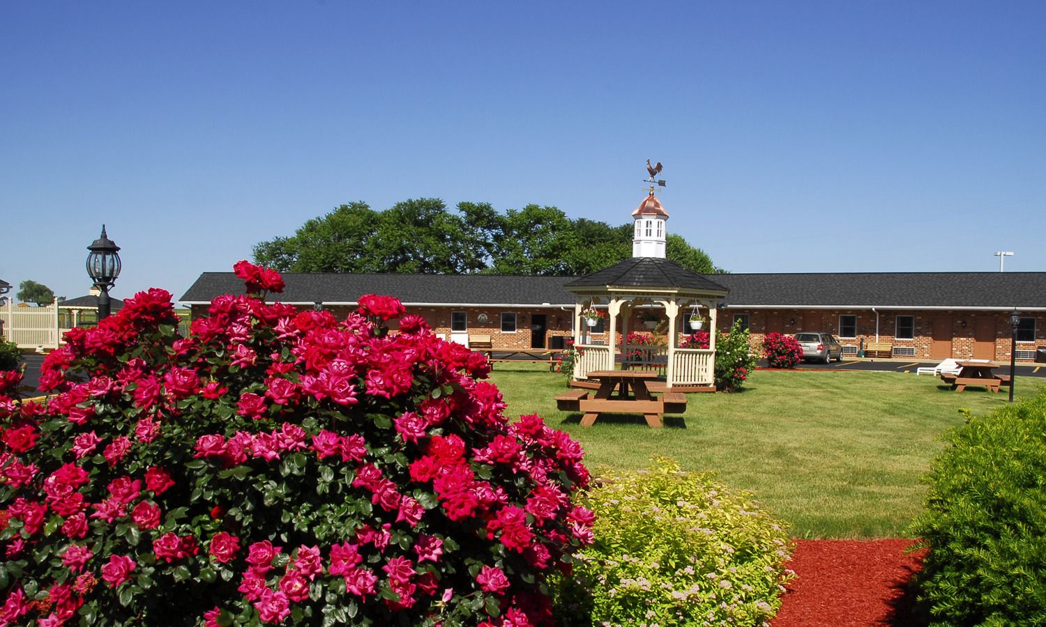 Weathervane Motor Court in Ronks, United States