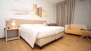 1 bedroom, premium bedding, in-room safe, desk