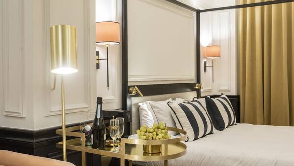 Minibar, in-room safe, individually decorated, individually furnished