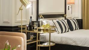 Minibar, in-room safe, individually decorated, individually furnished