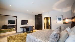 Luxe beddengoed, een strijkplank/strijkijzer, gratis babybedden