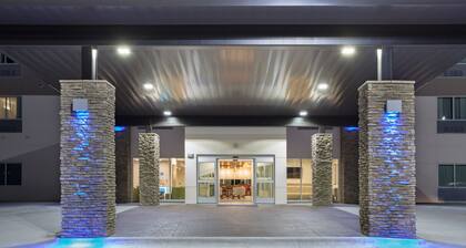 Holiday Inn Express and Suites Lincoln I - 80, an IHG Hotel