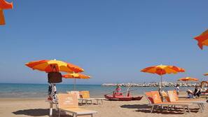 Spiaggia privata nelle vicinanze, lettini da mare, ombrelloni