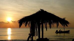 Spiaggia privata nelle vicinanze, lettini da mare, ombrelloni