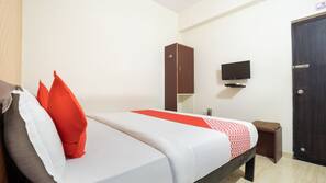 In-room safe, desk, free WiFi