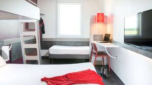 Een bureau, gratis babybedden, gratis wifi