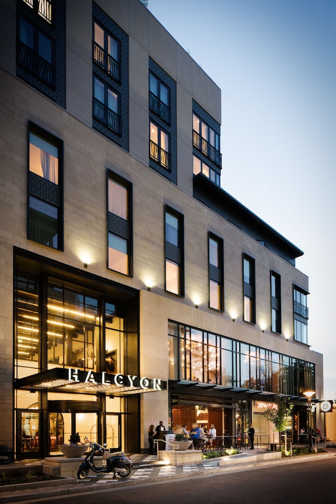 Front of property, Halcyon - a hotel in Cherry Creek