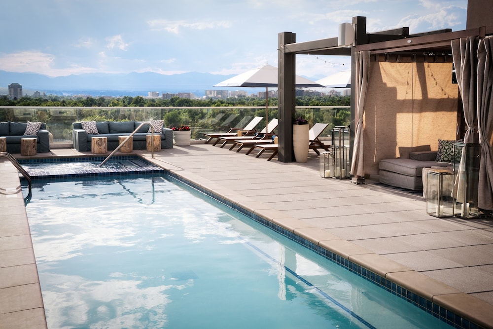 Rooftop pool, Halcyon - a hotel in Cherry Creek