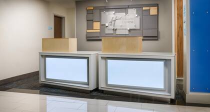Holiday Inn Express & Suites Oakhurst - Yosemite Park Area, an IHG Hotel