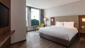 Minibar, in-room safe, desk, iron/ironing board