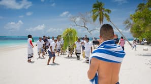 Private beach, white sand, sun-loungers, beach towels
