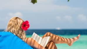 Private beach, white sand, sun-loungers, beach towels