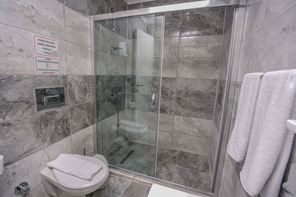 Photo - Bleu Nuit Hotel +