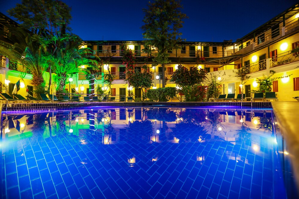 Photo - Bleu Nuit Hotel +