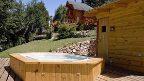 Bañera de hidromasaje al aire libre