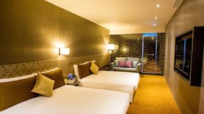 Desk, free cots/infant beds, free WiFi, linens