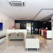 Hotels near Sg Luit Falls in from £15  ebookers.com