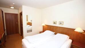 Bureau, chambres insonorisées, draps fournis