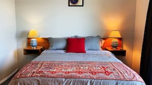 Desk, linens