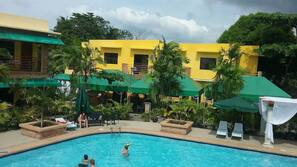 Outdoor pool, pool umbrellas, sun loungers