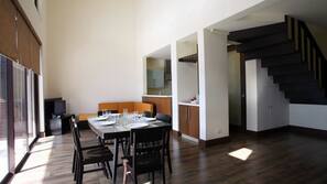 1 bedroom, premium bedding, in-room safe
