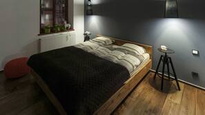 2 bedrooms, premium bedding, desk, iron/ironing board
