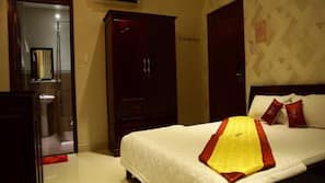 Minibar, desk, free WiFi