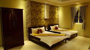 Minibar, desk, free WiFi
