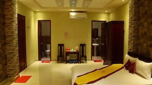 Minibar, desk, free WiFi
