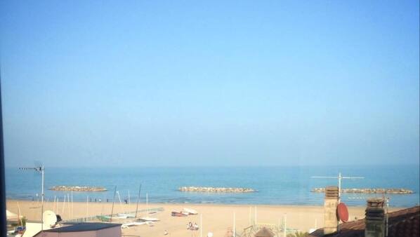 Una spiaggia nelle vicinanze