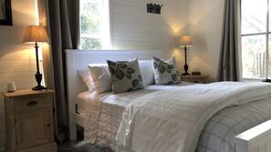 Premium bedding, individually decorated, individually furnished, desk