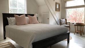 Premium bedding, individually decorated, individually furnished, desk