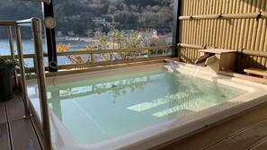 Outdoor spa bath